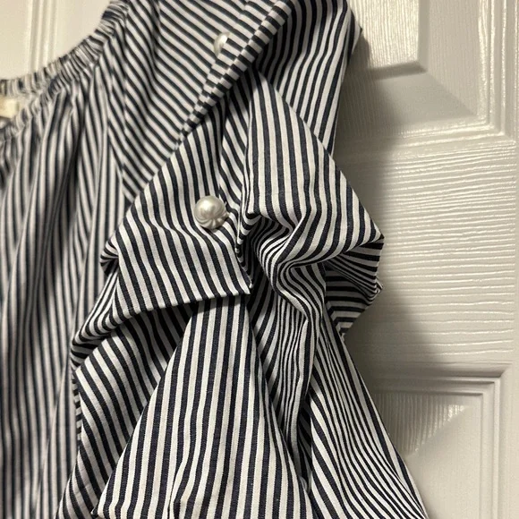 Striped Dress with Ruffled Sleeves with Pearls - Picture 3 of 7